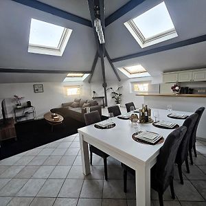 Appartement à 2 Chambres à Coucher