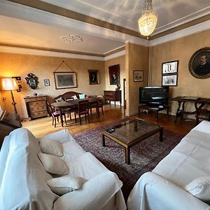 Appartement à 4 Chambres à Coucher