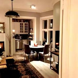 Vakker, Svaert Sentral Leilighet Med 3 Soverom