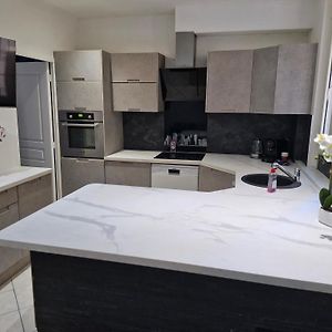 Appartement à 3 Chambres à Coucher