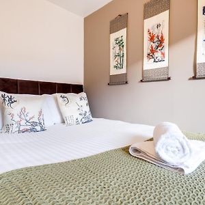Orient City Loft With Free Parking, Balcony, And Netflix