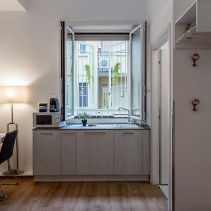 Studio Lit King-Size