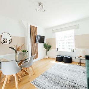 Appartement à 2 Chambres à Coucher