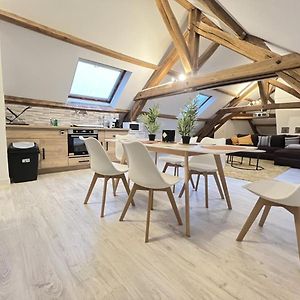 Appartement à 2 Chambres à Coucher