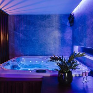 Love Room Climatisee Les Private Places - Lit King Size Et Jacuzzi Prive