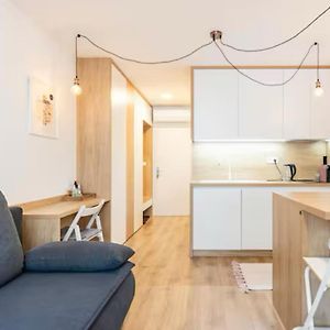 New Condo With Free Parking In A Garage