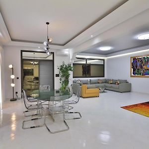 Appartement à 3 Chambres à Coucher