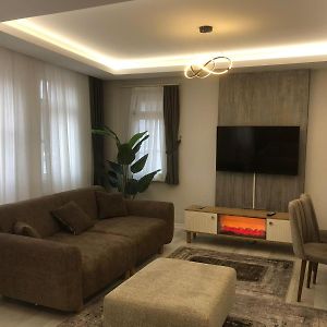 Zara'S Home In Istanbul