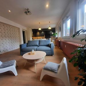 Appartement à 2 Chambres à Coucher