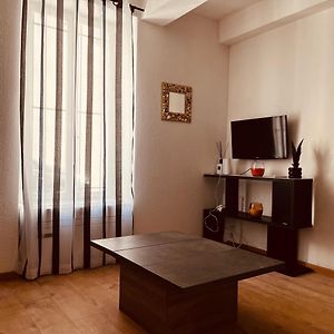 Studio Lit King-Size