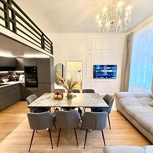 Appartement à 3 Chambres à Coucher