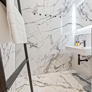 Appartement de Luxe à 2 Chambres à Coucher