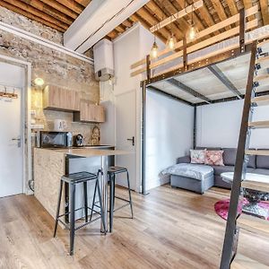 Studio Lit Queen-Size