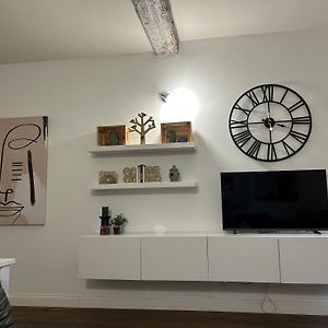 Leon Rosso Flat