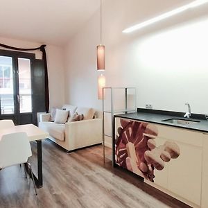Montserrat Apartments By Gaiarooms