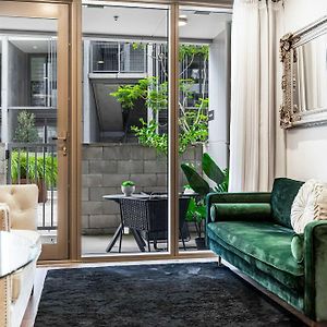 Stylish 1 Bedroom With Office Area