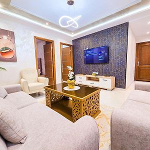 Elite Holiday Home - Luxury & Centric Flat