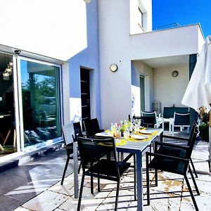 Villa à 3 Chambres à Coucher