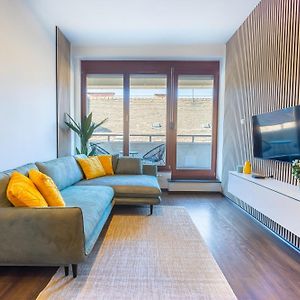 Free Parkin Sensational Location 3Room Apt