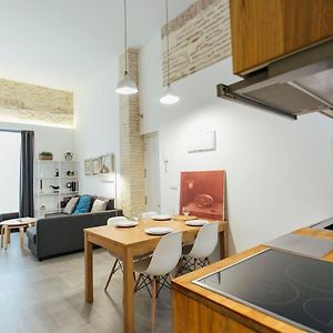Amplio Apartamento De Diseno Precioso De Estilo Sevillano En Pleno Centro