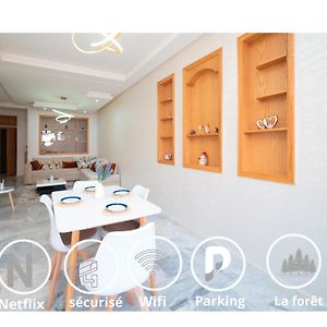 Confort Familial Lumineux Et Spacieux Avec Jardin, Pres De L'Aeroport Et A Proximite De Marjane Et De La Foret