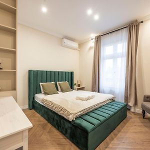 Deluxe City Center T6 Residence With Balcony