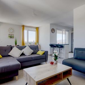 Appartement à 2 Chambres à Coucher