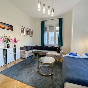 Appartement à 2 Chambres à Coucher
