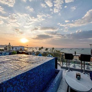 The Globe Hotel, Bar & Restaurant