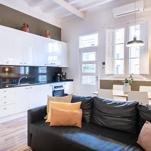 Oasis With A Sunny Terrace In The Heart Of Gracia