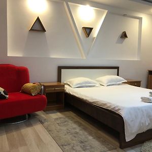 Charming And Intimate Getaway In Bucharest - Near Unirii Square