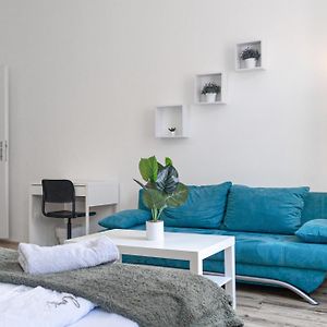 Lovely 2Br Apt With Ideal Location