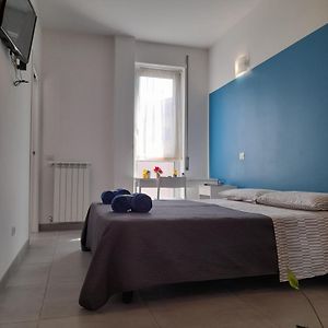 -L' Oasi Del Turista, Room 5- Central Station Private External Bathroom