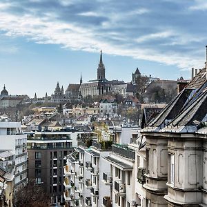 Buda Top Floor Apartment With Terrace & View Apartment
