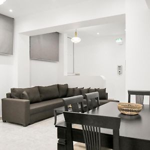 Appartement à 2 Chambres à Coucher