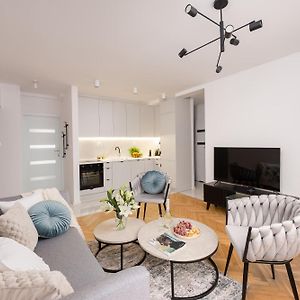 Pulawska Residence Mokotow 2-Bedroom & Living Room, Balcony & Free Parking On Site