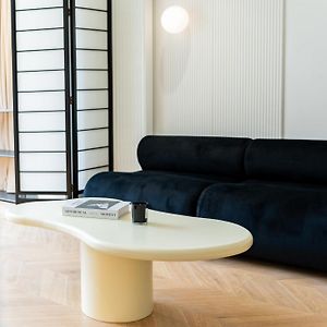 Moli B&B-Nanjing West Road 3-Bedrooms With Elevator 3 King-Size Beds 2 Bathrooms 1Bathtub Apart Ment Near The Subway
