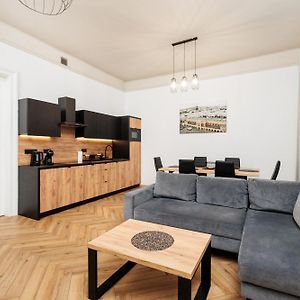 Appartement à 2 Chambres à Coucher
