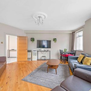Appartement à 2 Chambres à Coucher