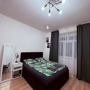 Private Apartment Close To Red Subway Pankrac