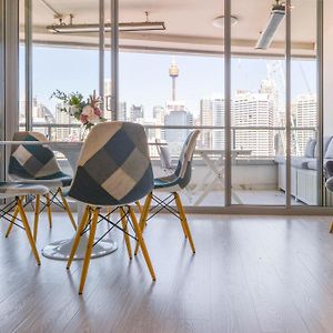 Stunning Darling Harbour View Apartment & Parking