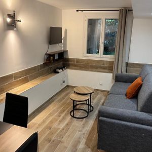 Studio Lit King-Size