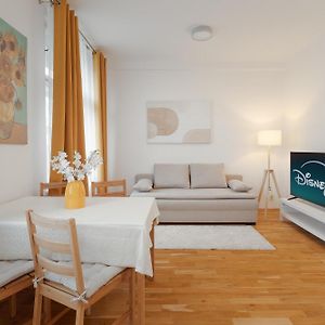 Louvre - Cozy City Center Apartment With Balcony
