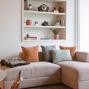 Best - Apartment With Ac, Parking And Balcony