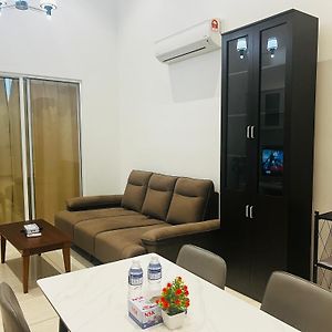 Studio Lit King-Size
