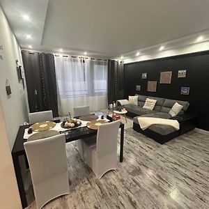 Appartement à 2 Chambres à Coucher