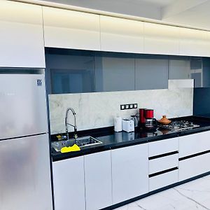 Appart F3 De Luxe A Gueliz - 5 Min De La Gare - Piscine, Wifi, Parking Au Coeur De Marrakech