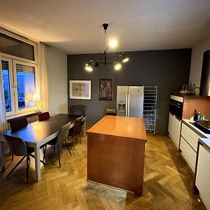 Appartement à 2 Chambres à Coucher