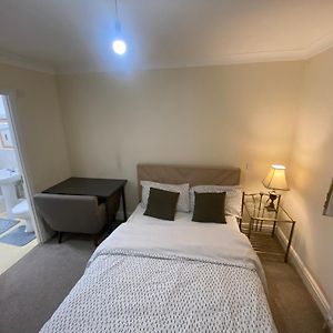 Deluxe Double Bedroom With Attached Private En-Suite Bathroom