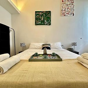 Old Sweet Florence- Art Apartment